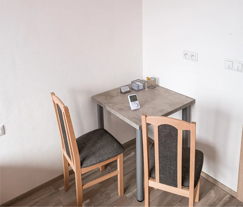 Stůl a židle